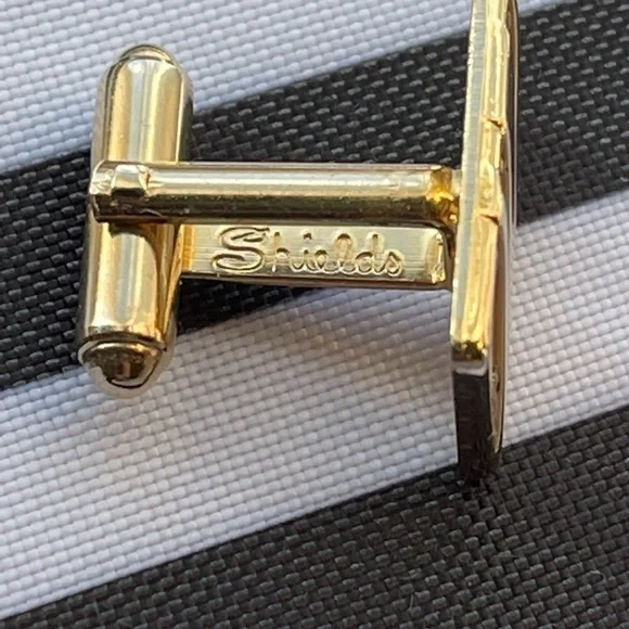 Shields Fifth Avenue Gold Rectangle Cufflinks - Picture 6 of 13